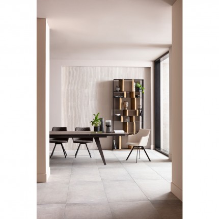 Chaise avec accoudoirs pivotante Coco crème et noire Kare Design