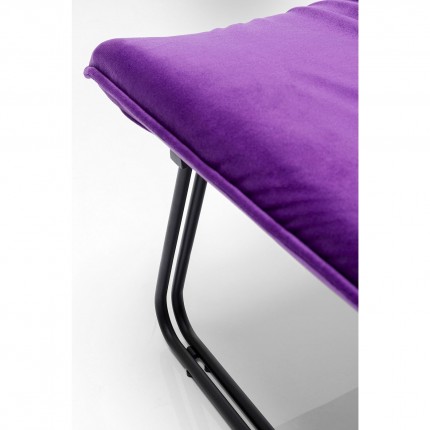 Fauteuil et repose-pieds Snuggle velours violet Kare Design