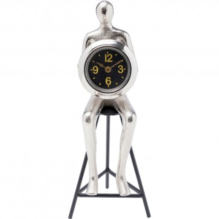 Horloge de table homme assis argenté tabouret Kare Design