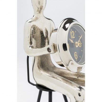 Horloge de table homme assis argenté tabouret Kare Design