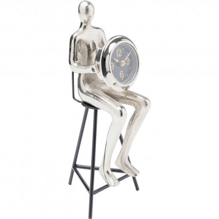 Horloge de table homme assis argenté tabouret Kare Design
