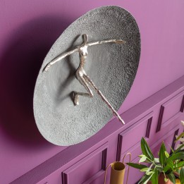 Déco murale argentée personnage allongé - Umano - Kare Design