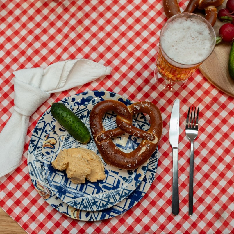 Assiettes plates bleues et blanches - Fresco - Kare Design