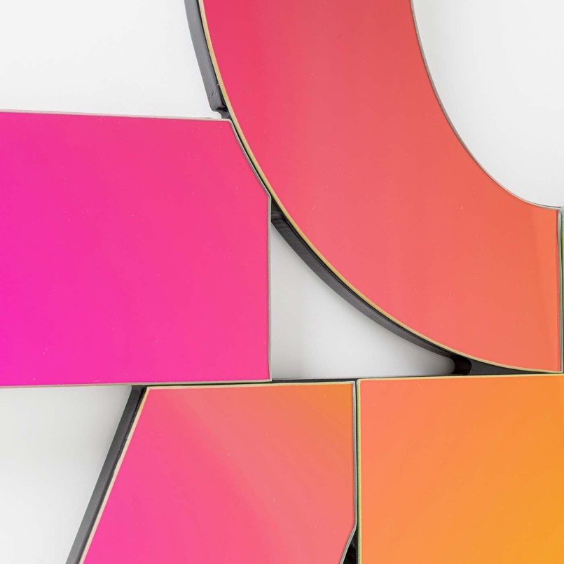 LOVE wall decor in coloured mirrored glass - Kare Design