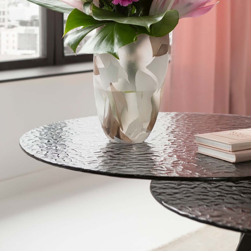 Table basse pivotante noire en verre texturé - Beverly Bubble - Kare Design