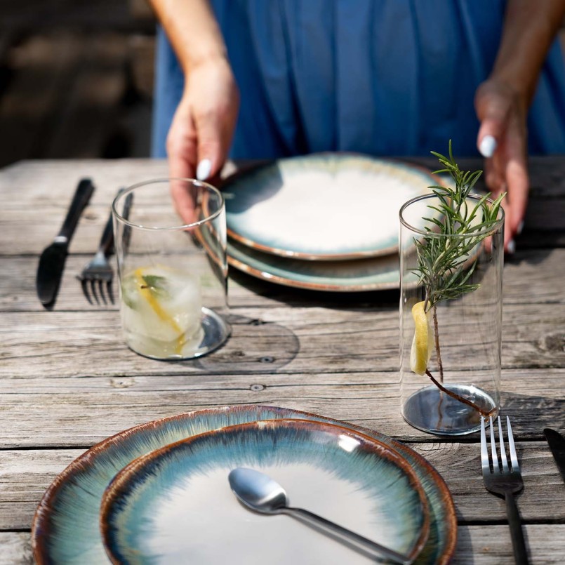 Assiettes blanches et bleues en faïence - Organic - Kare Design