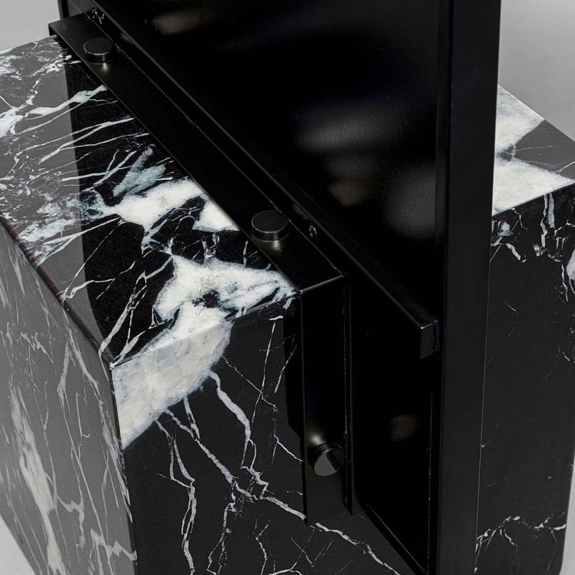 Miroir noir sur pied en marbre - Hulda - Kare Design