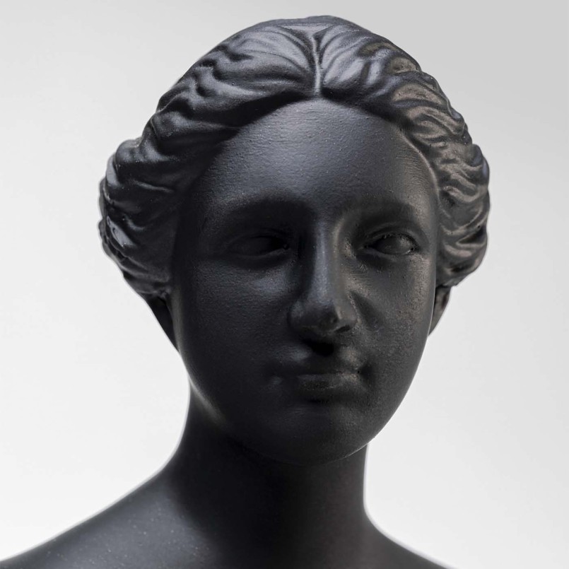 Antique black and gold woman statue - Kare Design