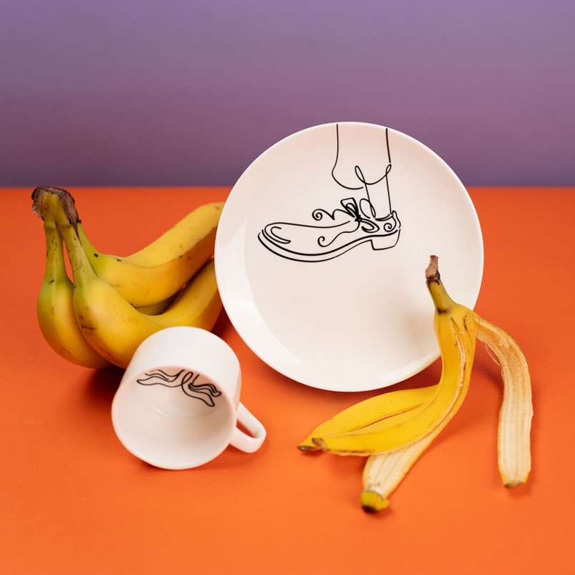 Shoe and banana coffee cups in black and white - Favola - Kare Design