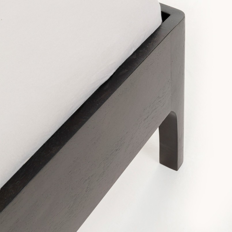 Contemporary dark wood bed - Brooklyn Walnut - Kare Design