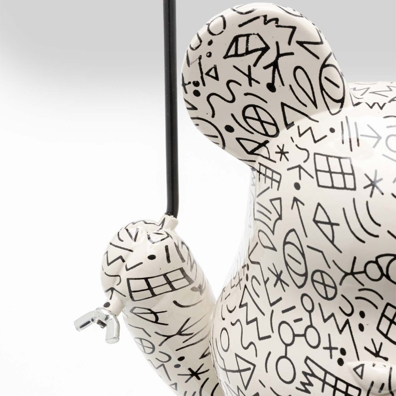 Decorating a graffiti bear with a balloon - Kare Design