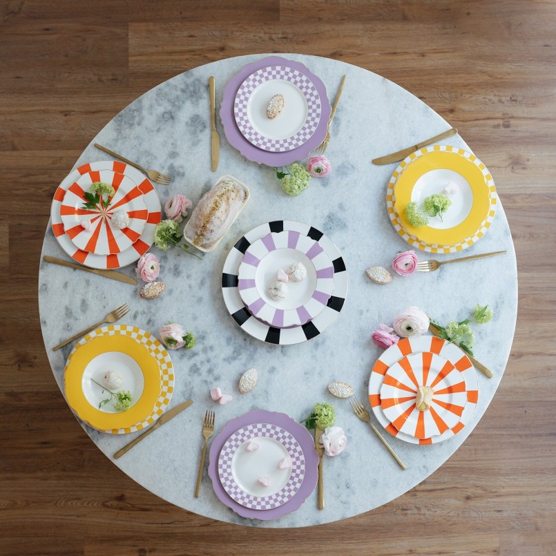 Assiettes oranges et blanches en porcelaine - Harlequin - Kare Design