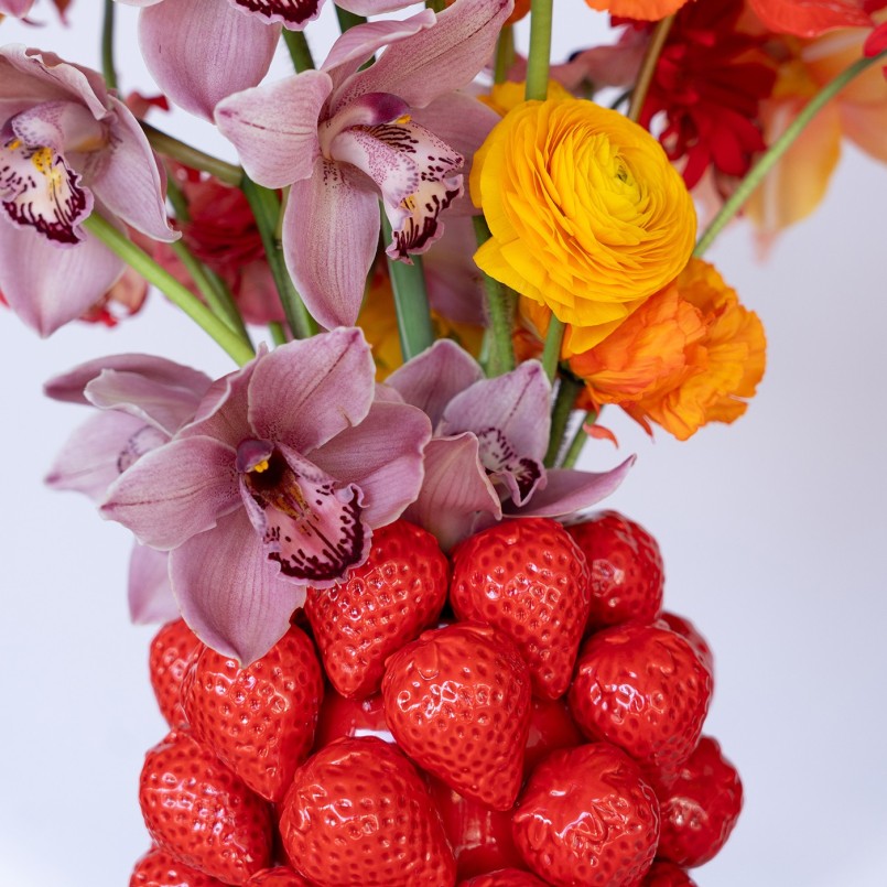 Porcelain red strawberry vase - Kare Design