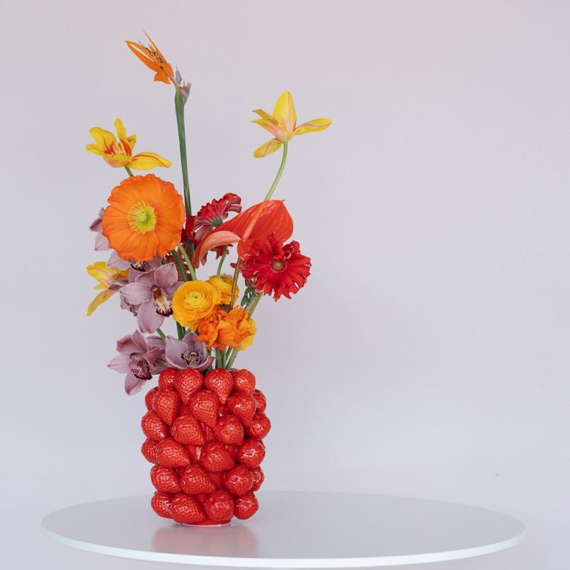 Porcelain red strawberry vase - Kare Design