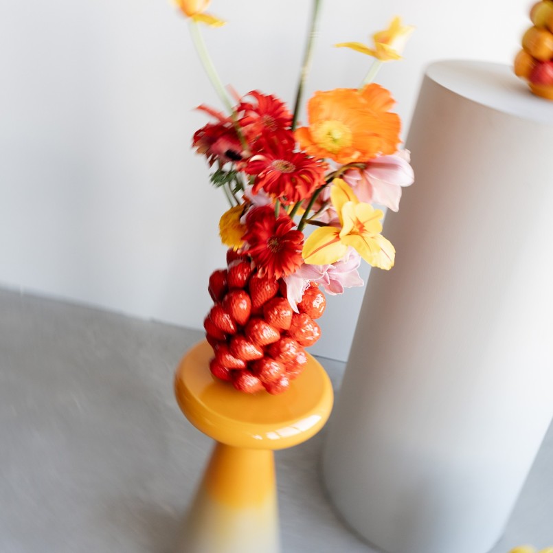Vase fraises rouges en porcelaine - Kare Design