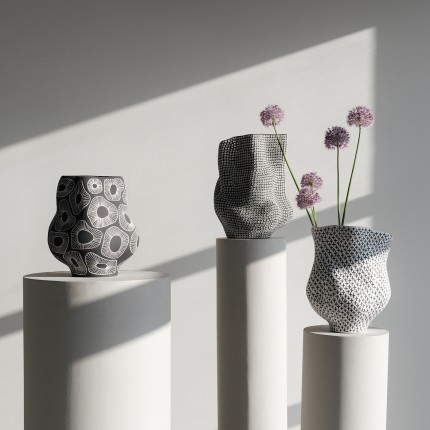 Vase anémone 35cm noir et blanc Kare Design