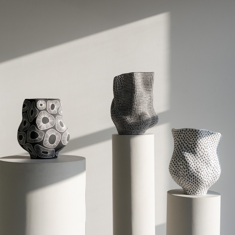Vase gris anémones en porcelaine - Kare Design