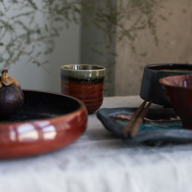 Tasses en faïence rouge et verte - Ari - Kare Design