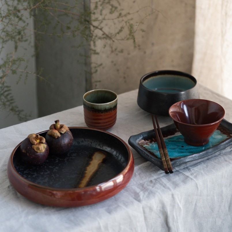 Tasses en faïence rouge et verte - Ari - Kare Design