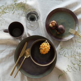 Assiettes en faïence verte et violette - Hermosa - Kare Design
