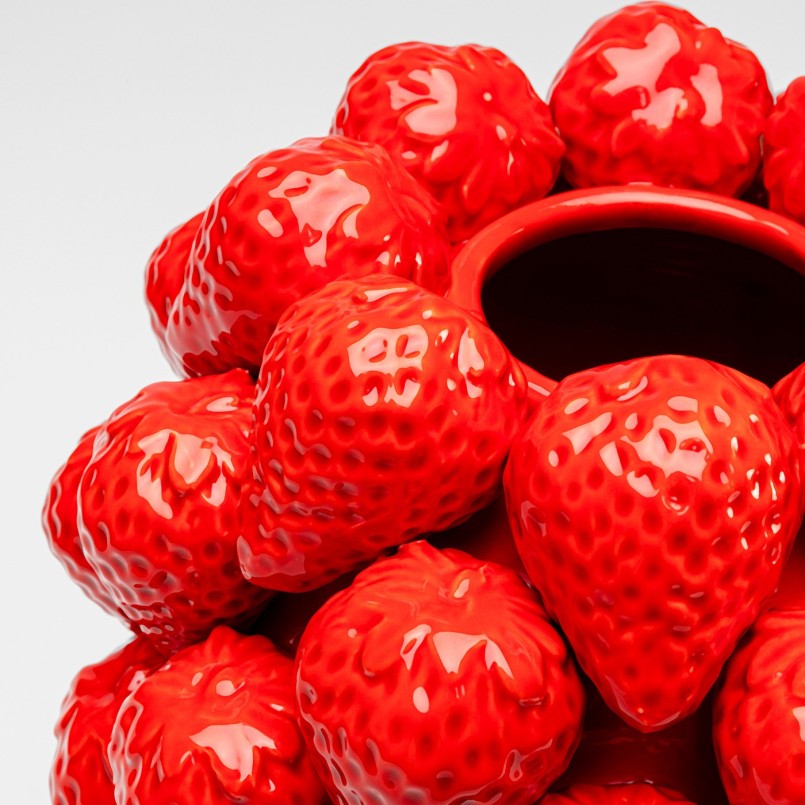 Vase fraises rouges en porcelaine - Kare Design