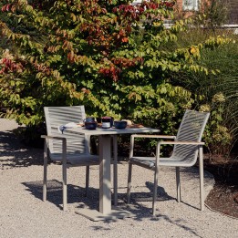 Chaise de jardin grise avec accoudoirs en teck - Aruba - Gescova