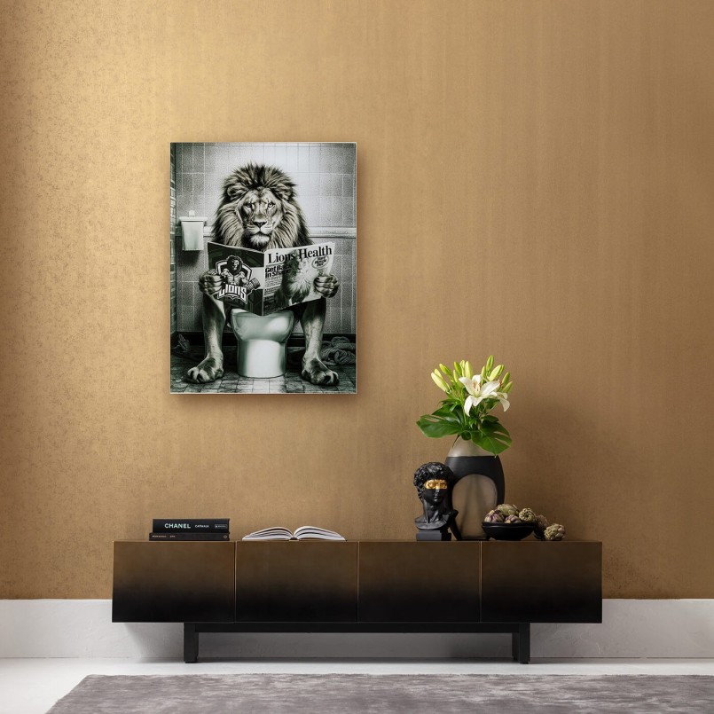 Glass painting lion in toilet with newspaper - Kare Design