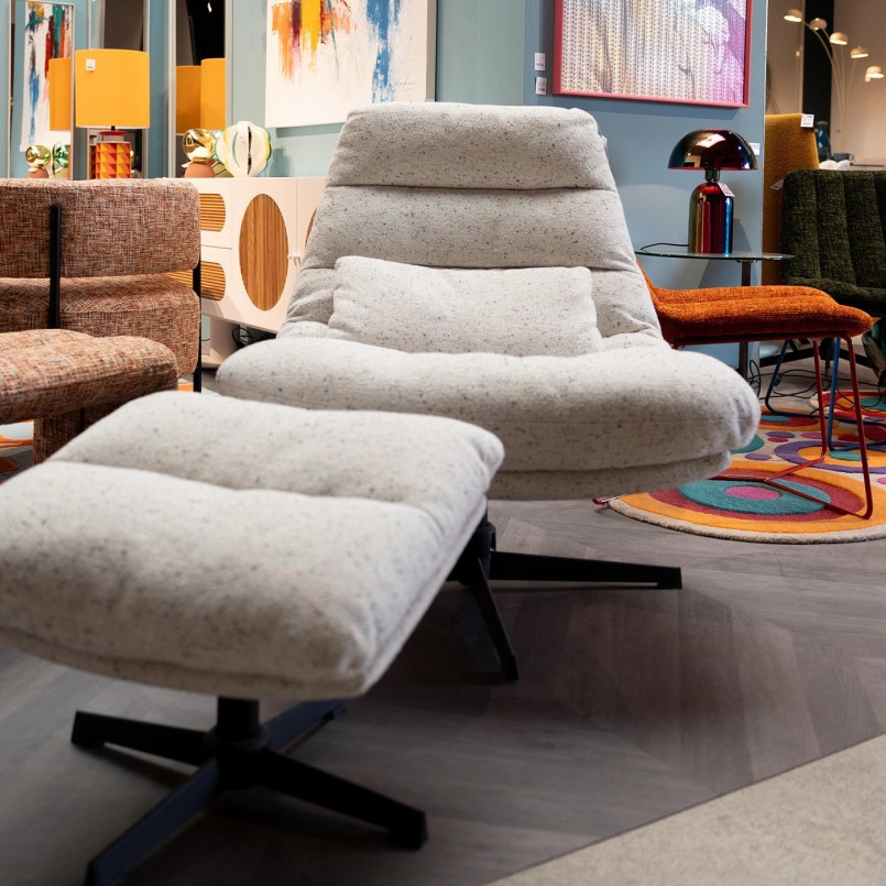 Fauteuil pivotant et repose-pieds blancs - Columbia - Kare Design