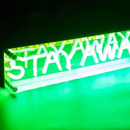 Lampe lettres vertes "Stay away" en LED - Kare Design
