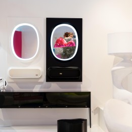 Miroir LED noir avec étagère - Aero - Kare Design