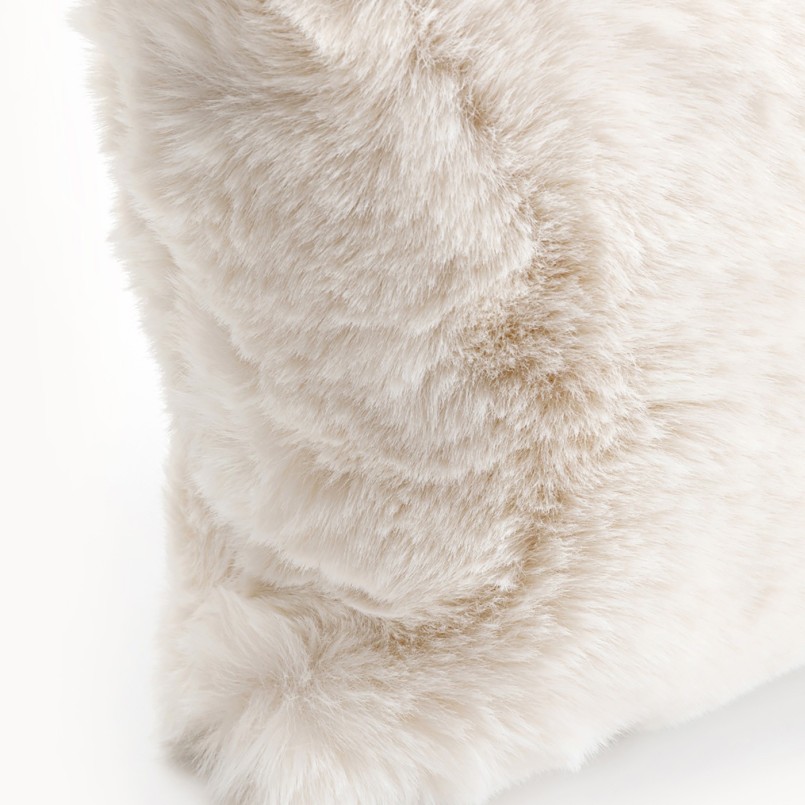 Coussin fluffy tout doux teinte crème - Mika - Kare Design
