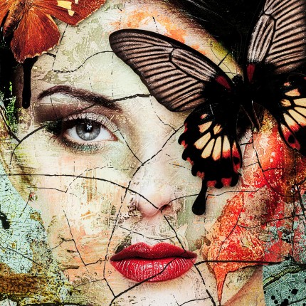 Tableau en verre femme papillons effet brisé 55x75cm Kare Design