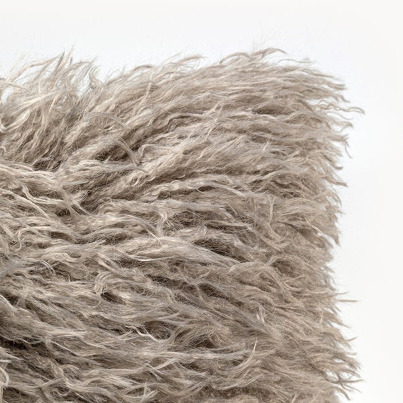 Coussin gris à poils longs - Grizzly - Kare Design