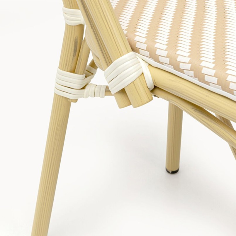 Table ronde en marbre et deux chaises - Bistrot Montmartre - Kare Design