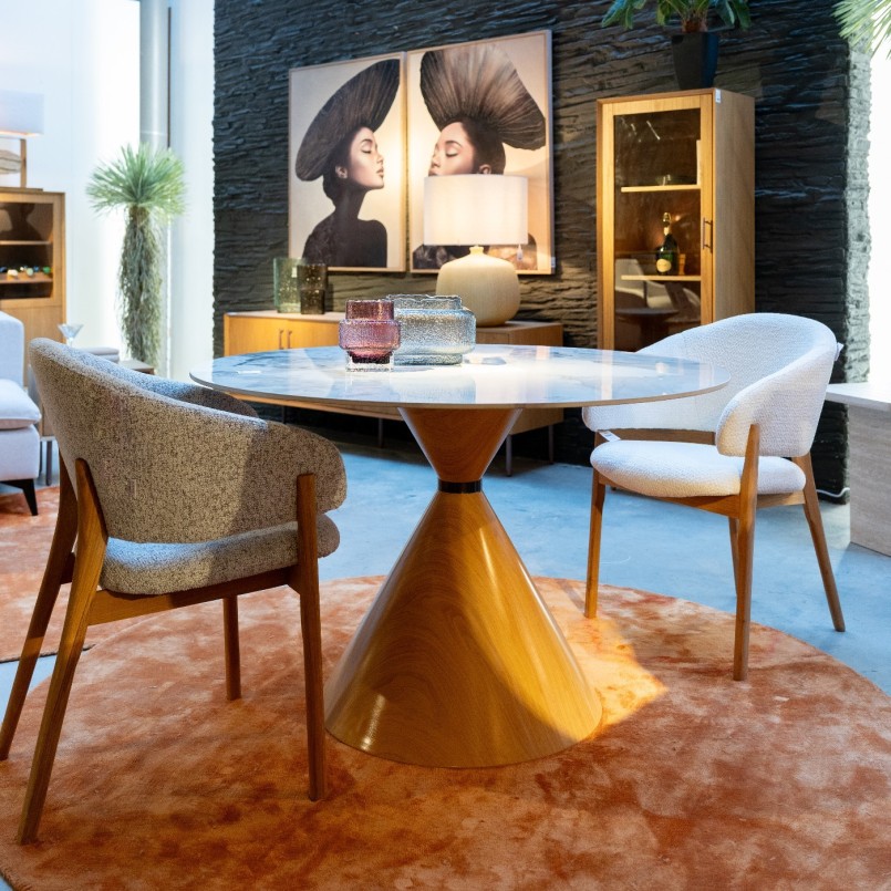 Chaise avec accoudoirs en tissu tressé et chêne - August - Kare Design