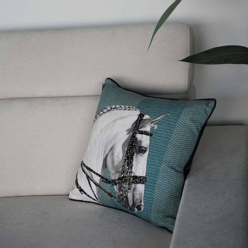 Coussin bleu tête de cheval blanche - Kare Design