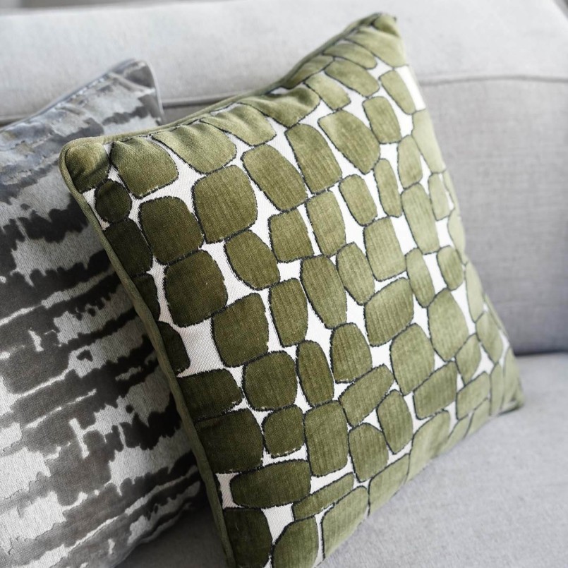 Coussin vert et blanc toucher velours - Pebbles - Kare Design
