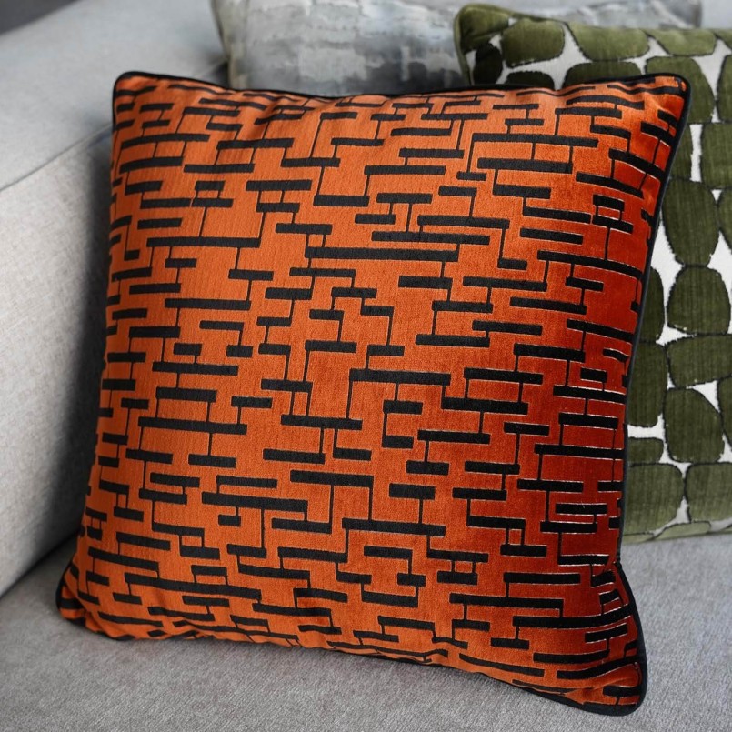 Coussin orange et noir toucher velours - Suono - Kare Design