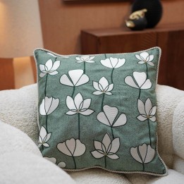 Coussin vert fleurs de lotus blanches - Zari - Kare Design
