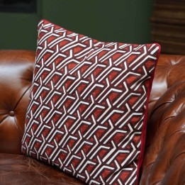 Coussin rouge à motifs géométriques - Traffico - Kare Design