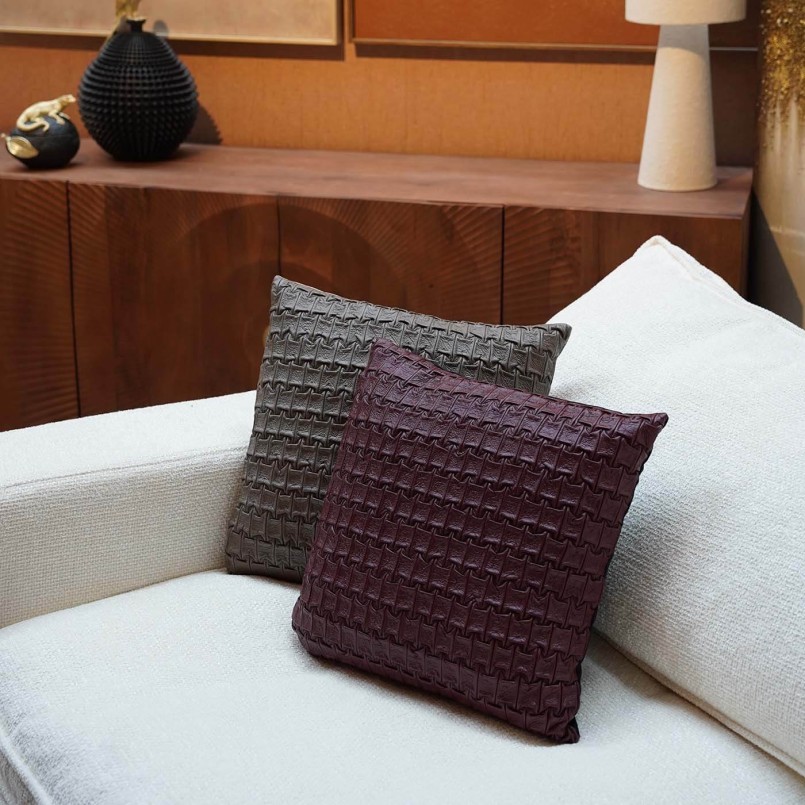 Coussin bordeaux en simili texturé - Posy - Kare Design