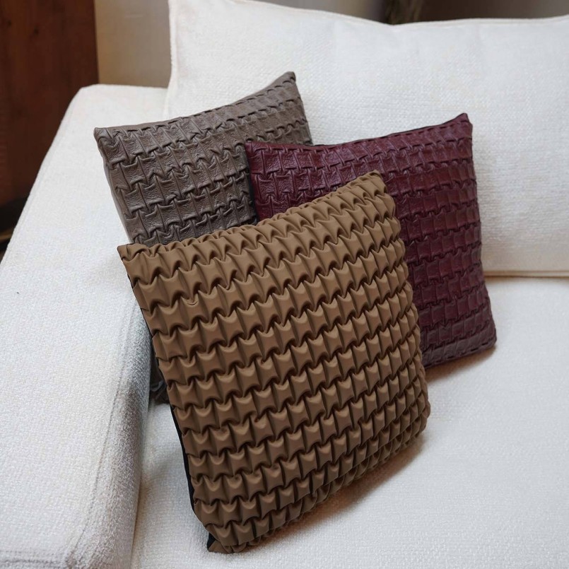 Coussin bordeaux en simili texturé - Posy - Kare Design