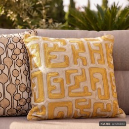 Coussin beige motifs géométriques jaunes - Meander - Kare Design