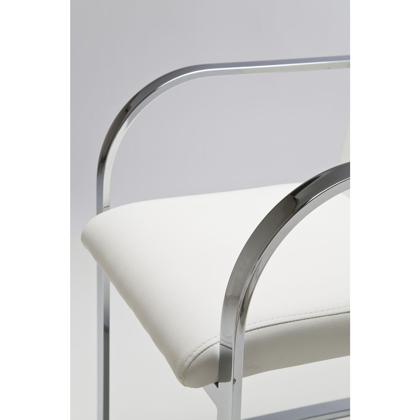 Chaise avec accoudoirs Canto blanche Kare Design