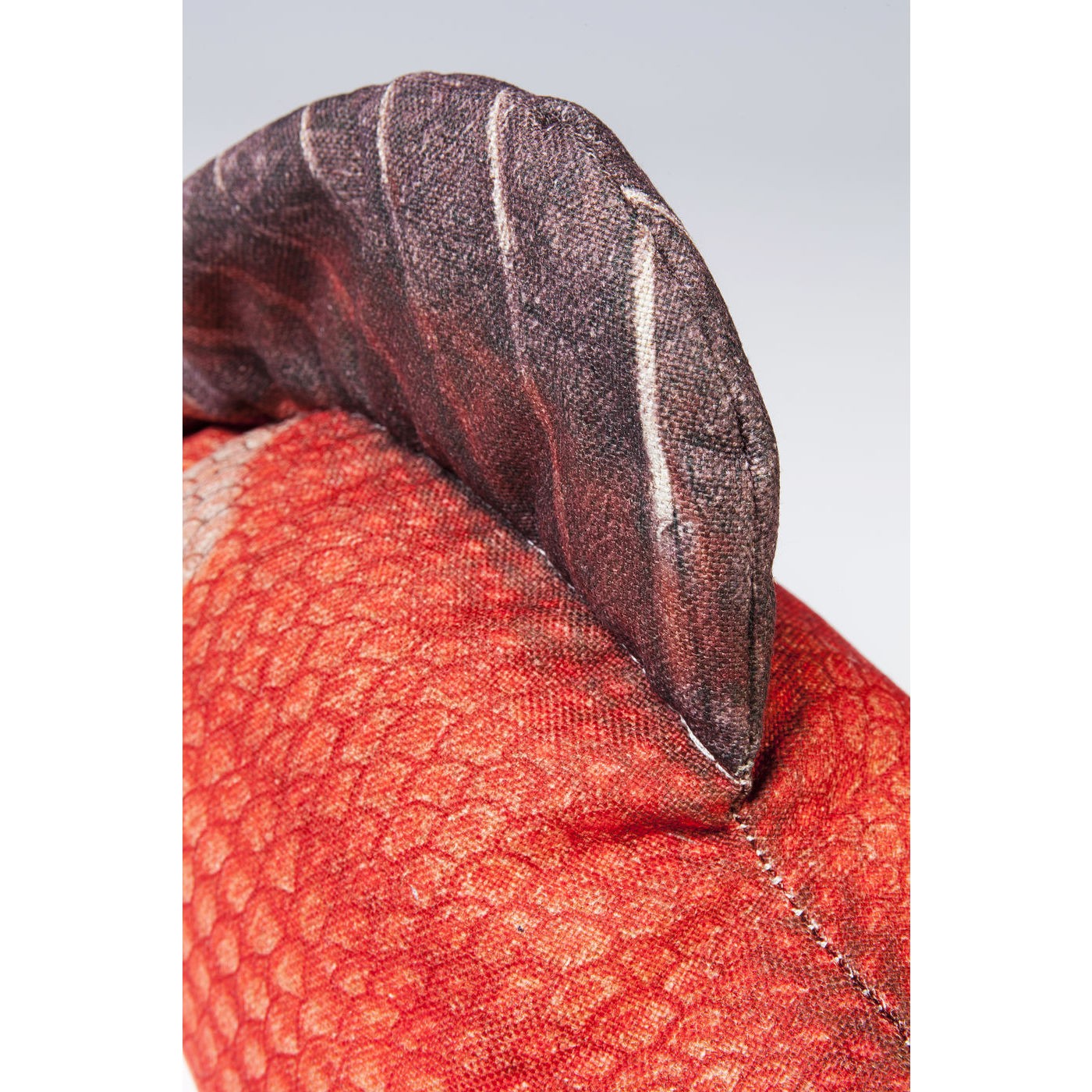 Coussin Shape Poisson rouge 44x95cm Kare Design