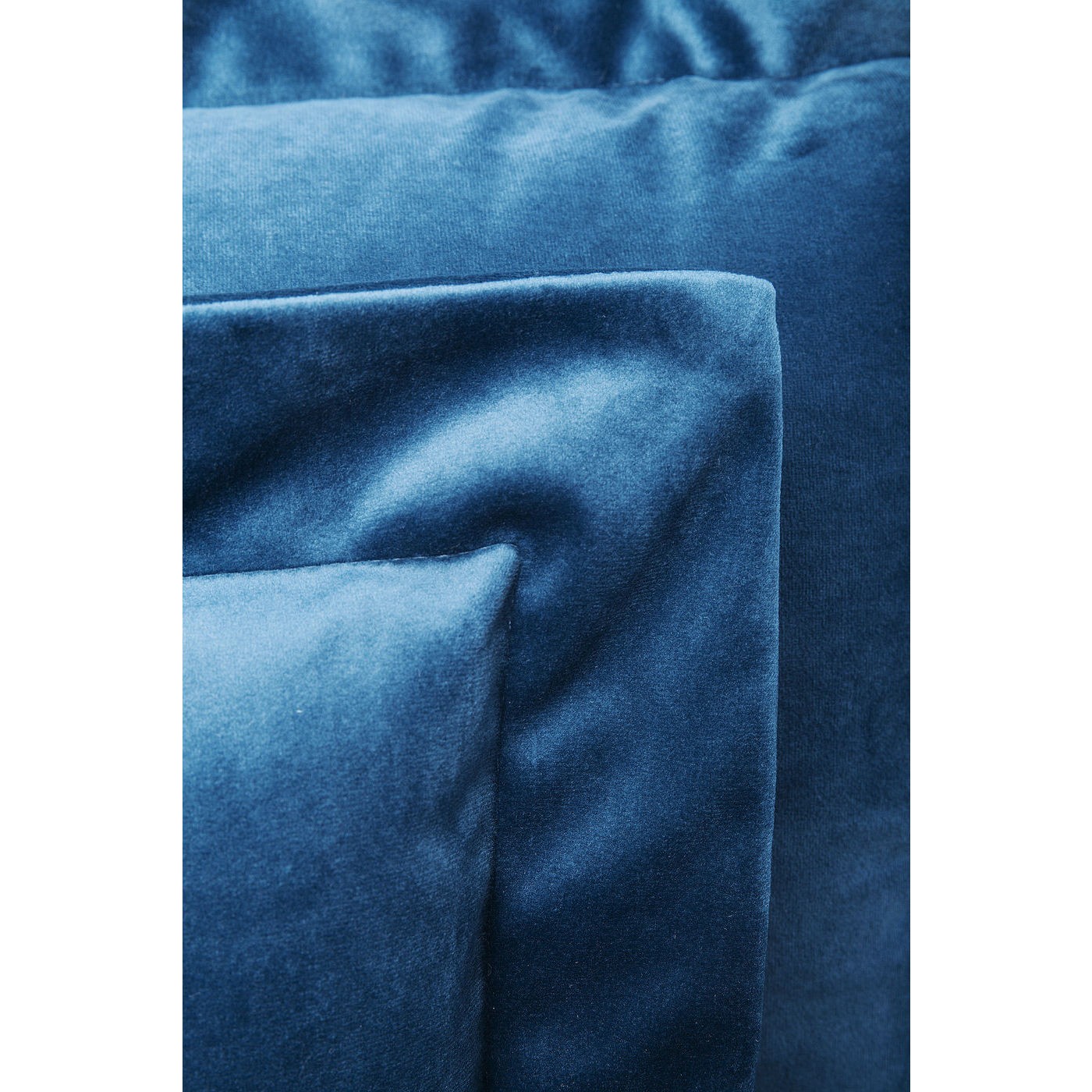 Fauteuil Lullaby velours bleu pétrole Kare Design