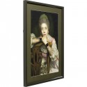 Tableau Frame Comtesse Incognito assise 82x112cm Kare Design