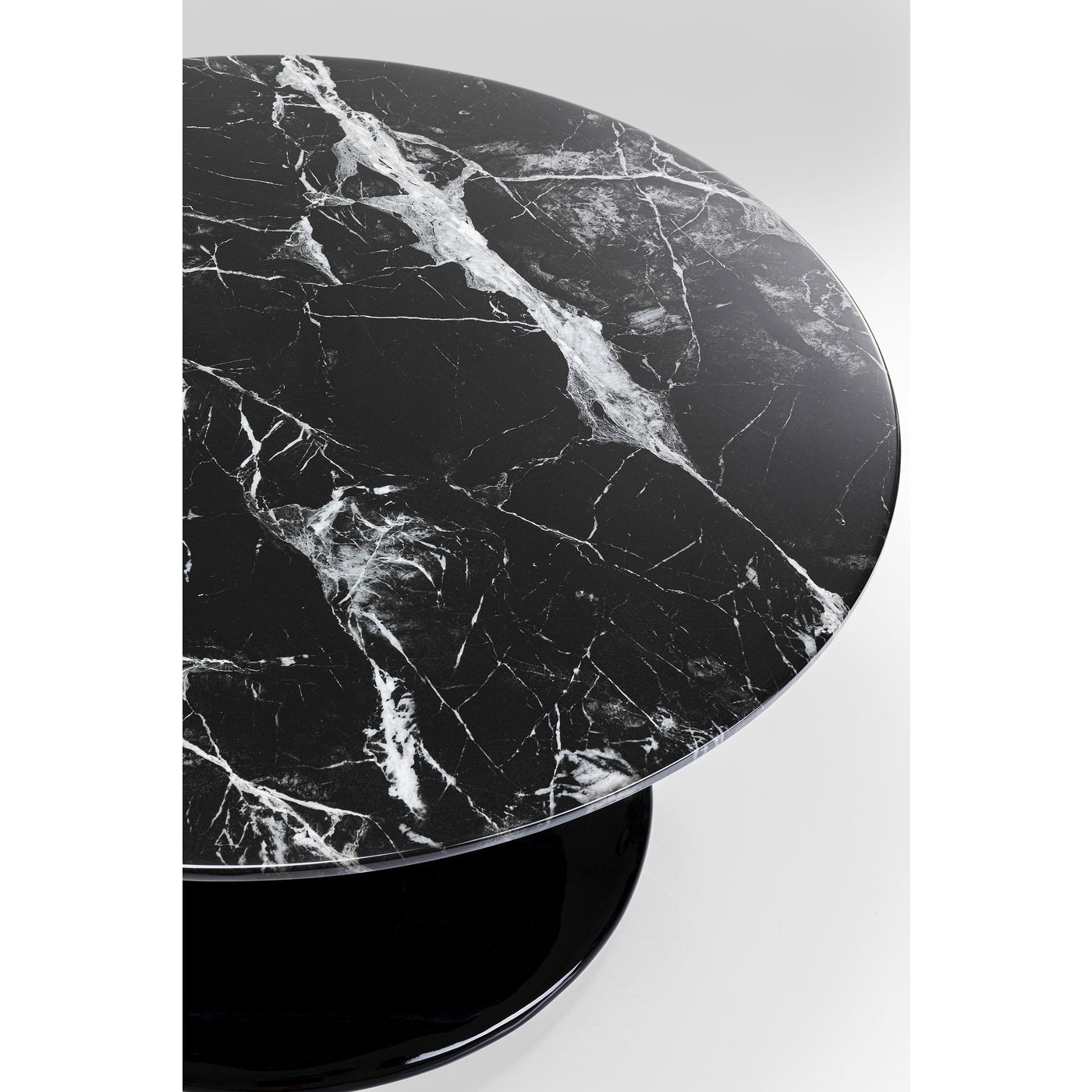 Table basse Solo effet marbre 90cm noir Kare Design