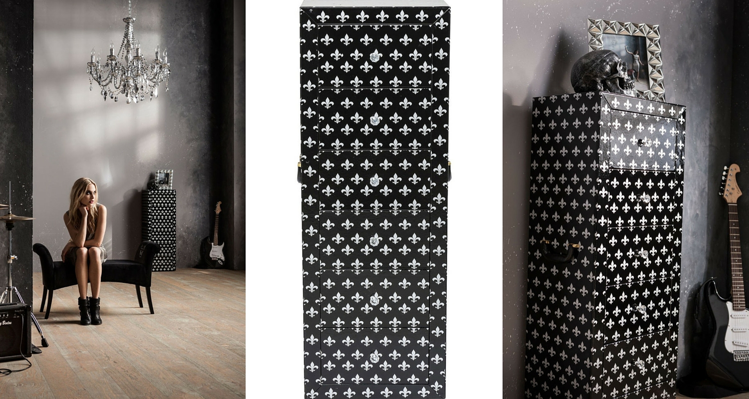 Commode haute noir avec des fleurs de lys argentés, Kare Design