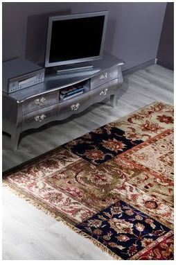 Photo d'un tapis persian Kare dans un salon